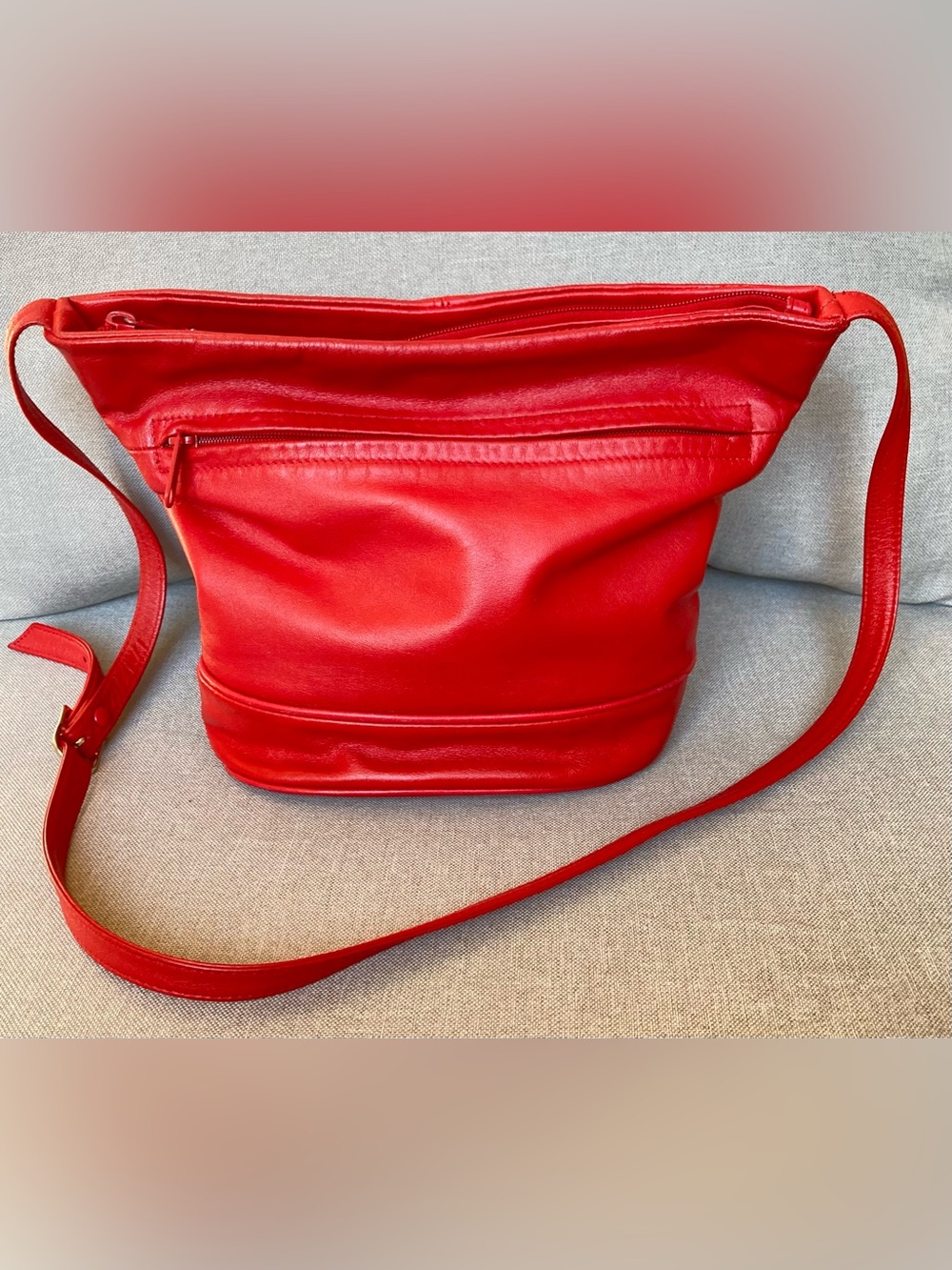❤️ Rare Vintage Etra Red Leather Bucket Bag Crossbody Shoulder Purse Made in USA